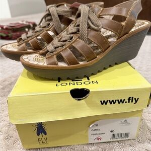 FLY LONDON | BNWT Yito Camel Sandals
